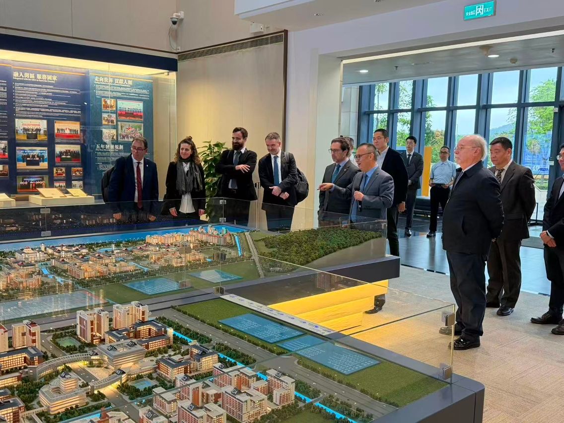 UNIVERSITY OF BARCELONA RECTOR LEADS DELEGATION TO VISIT UM UNIVERSITY OF BARCELONA RECTOR LEADS DELEGATION TO VISIT UM