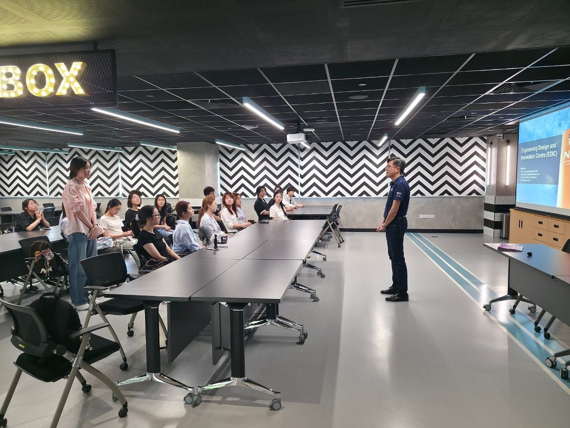 UM STUDENTS VISIT NATIONAL UNIVERSITY OF SINGAPORE UM STUDENTS VISIT NATIONAL UNIVERSITY OF SINGAPORE